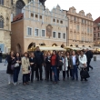 P�rroquia con el padre Joel de Santiago de Chile en Praga, octubre de 2015, en La Plaza de La Ciudad Vieja