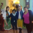 Con Nati y los bailarines en mi traje m�s querido - el de Chodsko - nuestro traje m�s t�pico de Bohemia (las mujeres en vez de dejarse el pelo suelto o sujetado se suelen poner un pa�uelo negro bordado a mano)