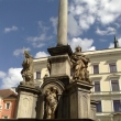 Columna de la peste con San Roque -uno de lo patronos de la peste- en la plaza principal de �esk� Krumlov, de Concordia