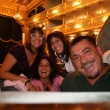 Una familia canaria muy simp�tica en el teatro de Los Estavos en la opera