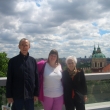 Aqu� estoy con 2 catalanes fant�sticos: con do�a Margarita y don Josep (padres de Josep) en el mirador de Praga (atr�s la iglesia de San Nicol�s), lo pasamos divino, ha sido para mi gran placer poder atenderlos. Mayo 2013