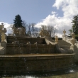 Estatuas -obra divina- de Andreas Altomonte en la fuente del Neptuno en el jard�n franc� del castillo