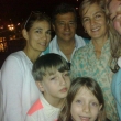 Con Wiliem y su buena familia después de acabar la cena en barco con la navegación por el centro de Praga iluminado, el 2 / 8 / 2015