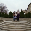 Con los clientes - una familia canaria muy simp�tica 1/12/2009 en el Castillo de Praga (4� patio)
