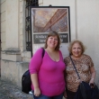 Con Irene esposa de Ernesto - muy buena gente delante del Monasterio de Strahov, agosto 2012